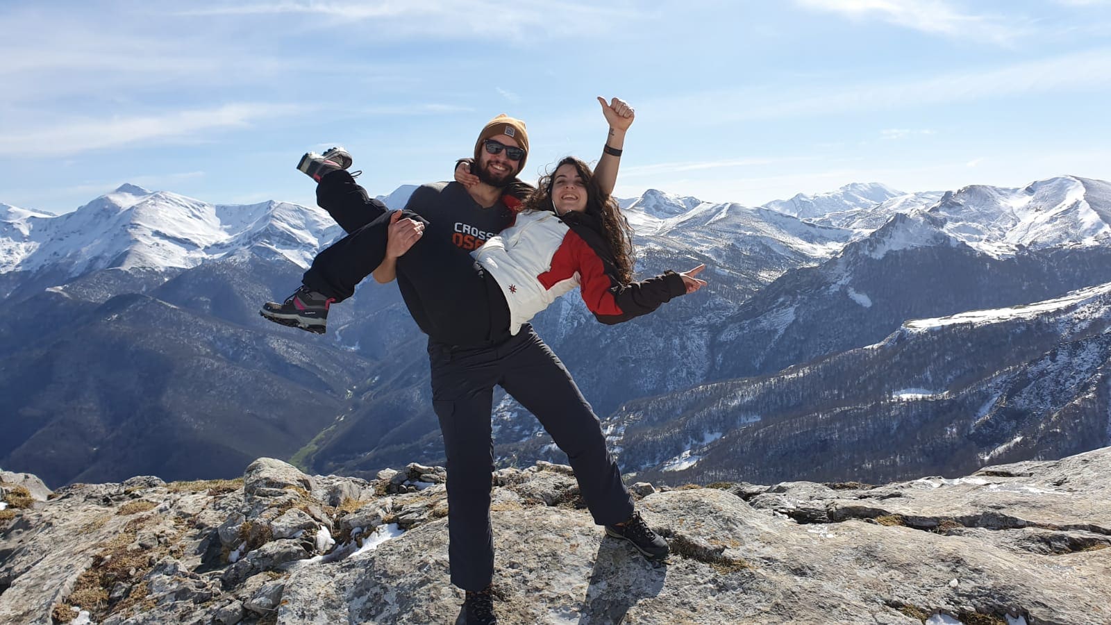 Marta y Alejandro en la montaña