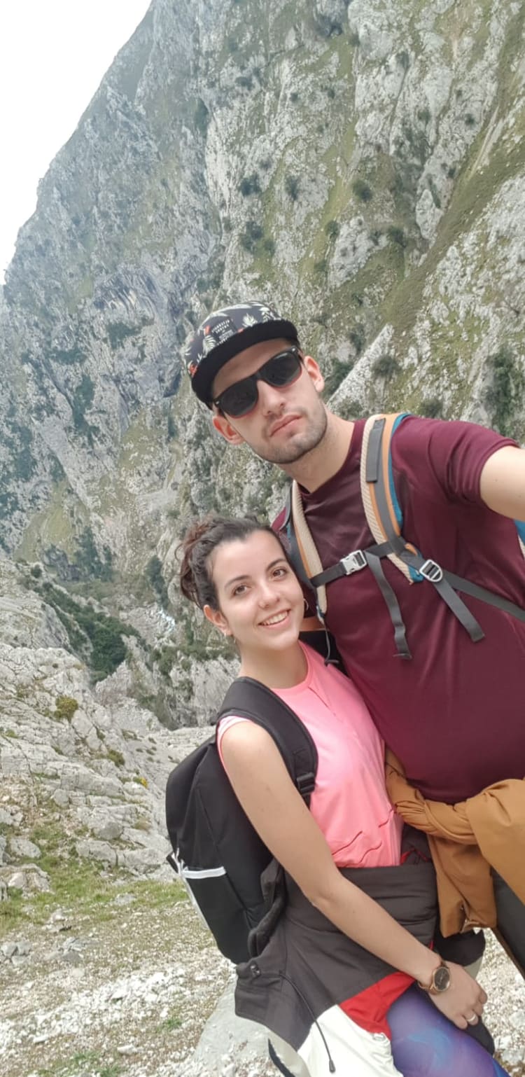 Marta y Alejandro en el monte